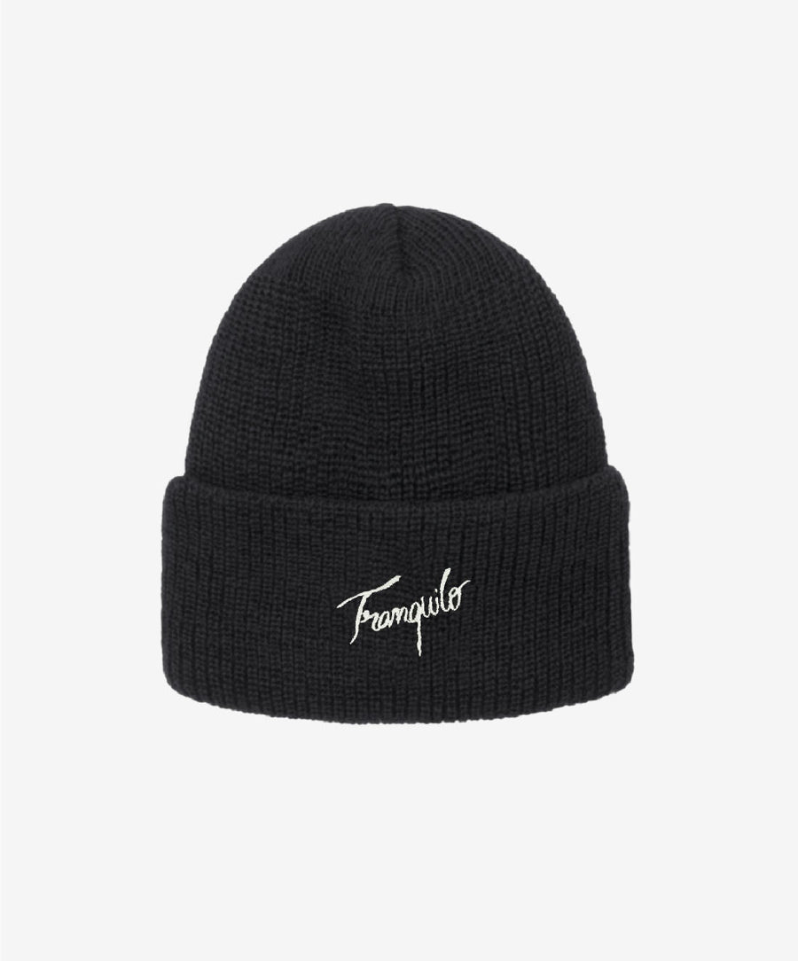 Black beanie with 'Franquilo' embroidery on a light gray background