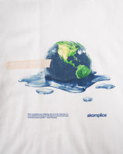 T-shirt with a graphic of a melting Earth and 'akomplice' branding.