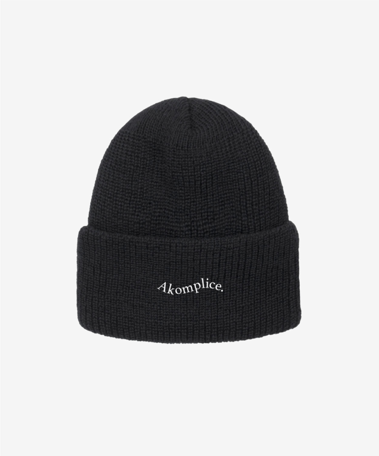 Black beanie with 'Akomplice' logo on a white background